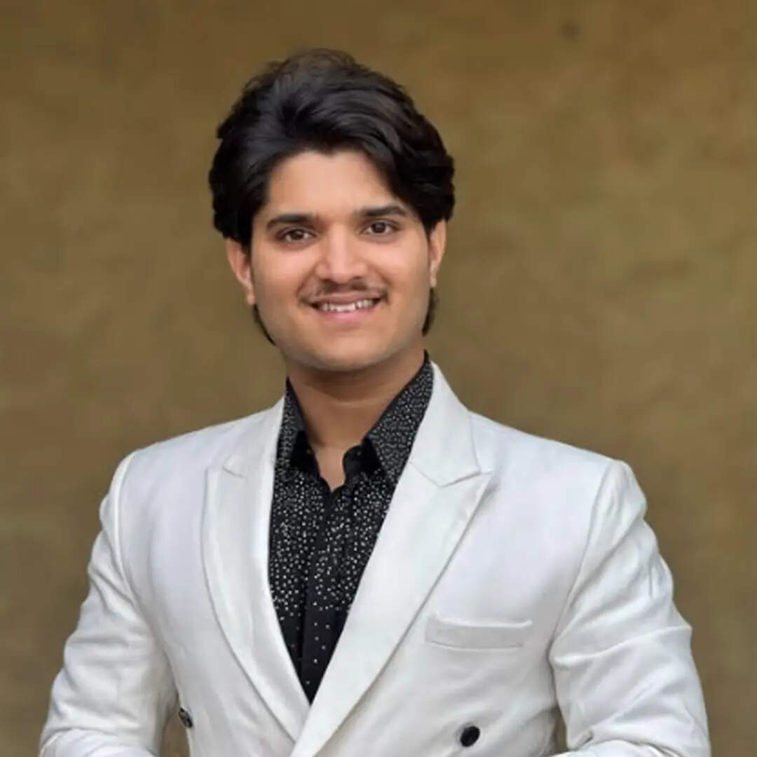 करोड़ों में सब्सक्राइबर