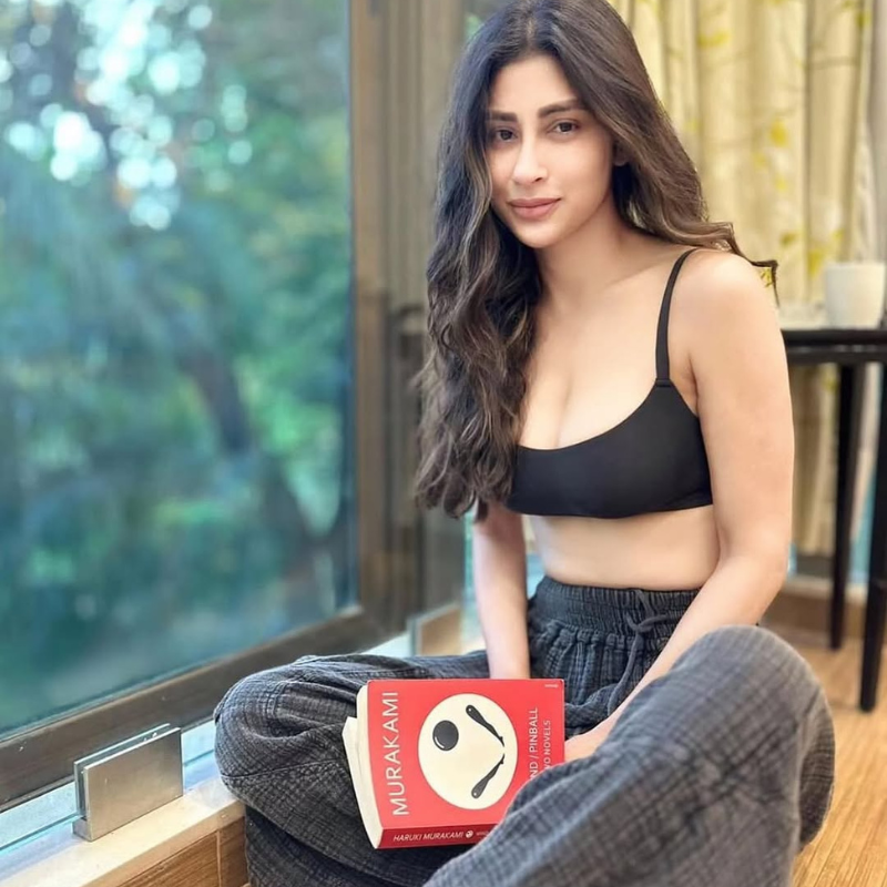 बिना मेकअप के नजर आईं मौनी रॉय