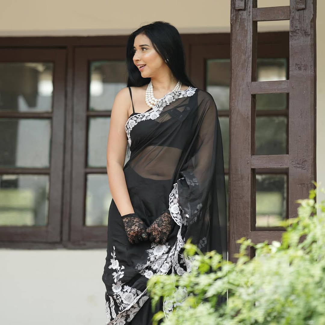 कितनी साड़ियां ले गईं