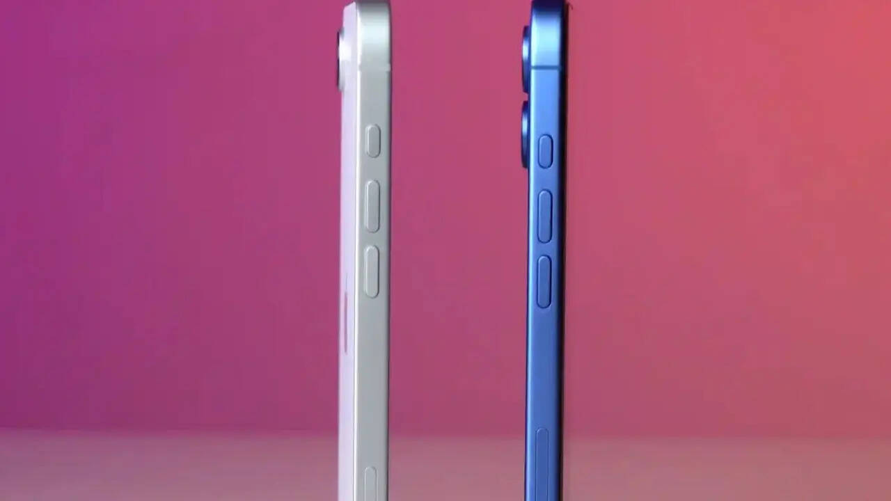 Amazon इस समय ग्राहकों को iPhone 16e पर फ्लैट 13 का डिस्काउंट दे रहा है। इस ऑफर के साथ इसकी कीमत सिर्फ 51999 रुपये रह गई है। अमेजन ग्राहकों को इस आईफोन पर 1559 रुपये तक का कैशबैक ऑफर भी दे रहा है। इसके साथ ही इसे EMI पर खरीदने का भी ऑप्शन मिल रहा है।