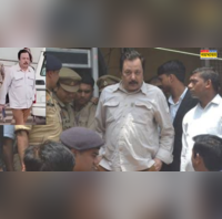 वसूली रैकेटब्लैकमेलिंग लोगों पर लगवाए गलत रेप केस कौन है अखिलेश दुबे जिससे दोस्ताना रखने पर 6 पुलिसकर्मी सस्पेंड