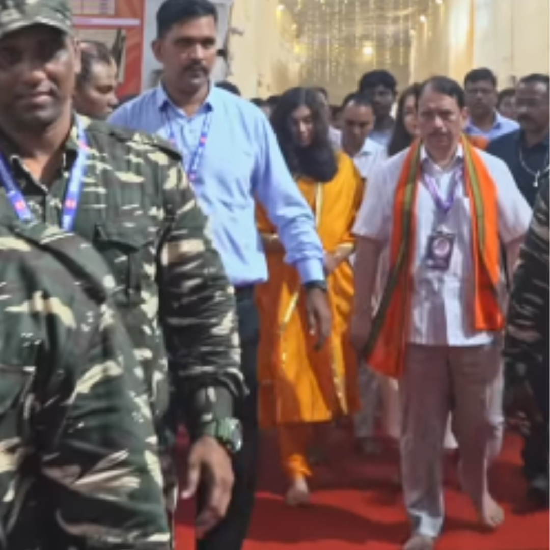 आराध्या का सूट