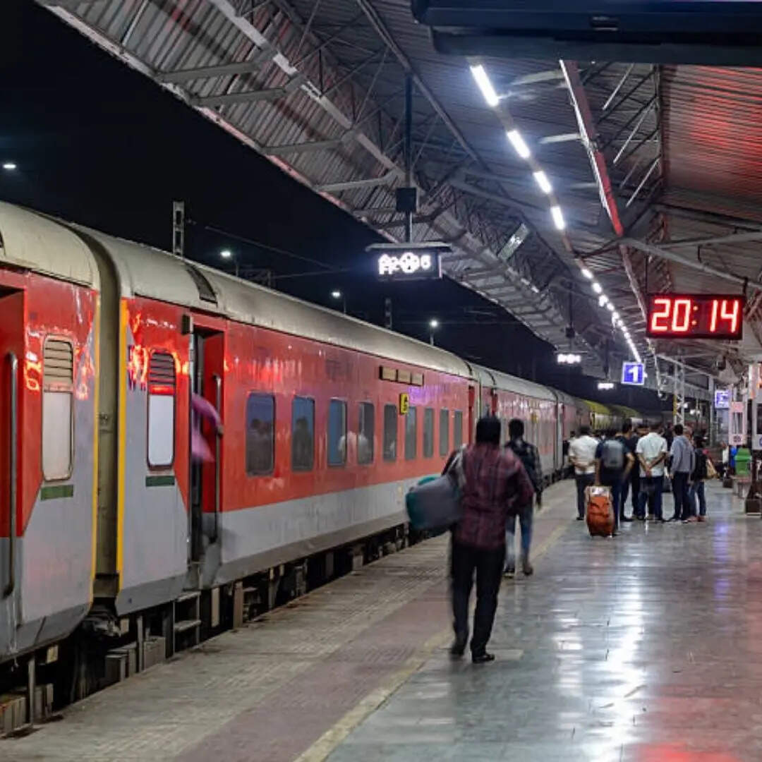 RailOne ऐप से बुकिंग कैसे करें