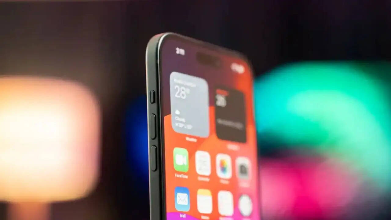 आपको बता दें कि यूरोपीय संघ में फ्रांस जर्मनी इटली स्पेन और हंगरी समेत करीब 27 देश आते हैं। माना जा रहा है कि आने वाले समय में यूरोप के अलावा दूसरे देशों में भी सिर्फ ई-सिम का ही ऑप्शन हो सकता है।फोटो क्रेडिट-Digit