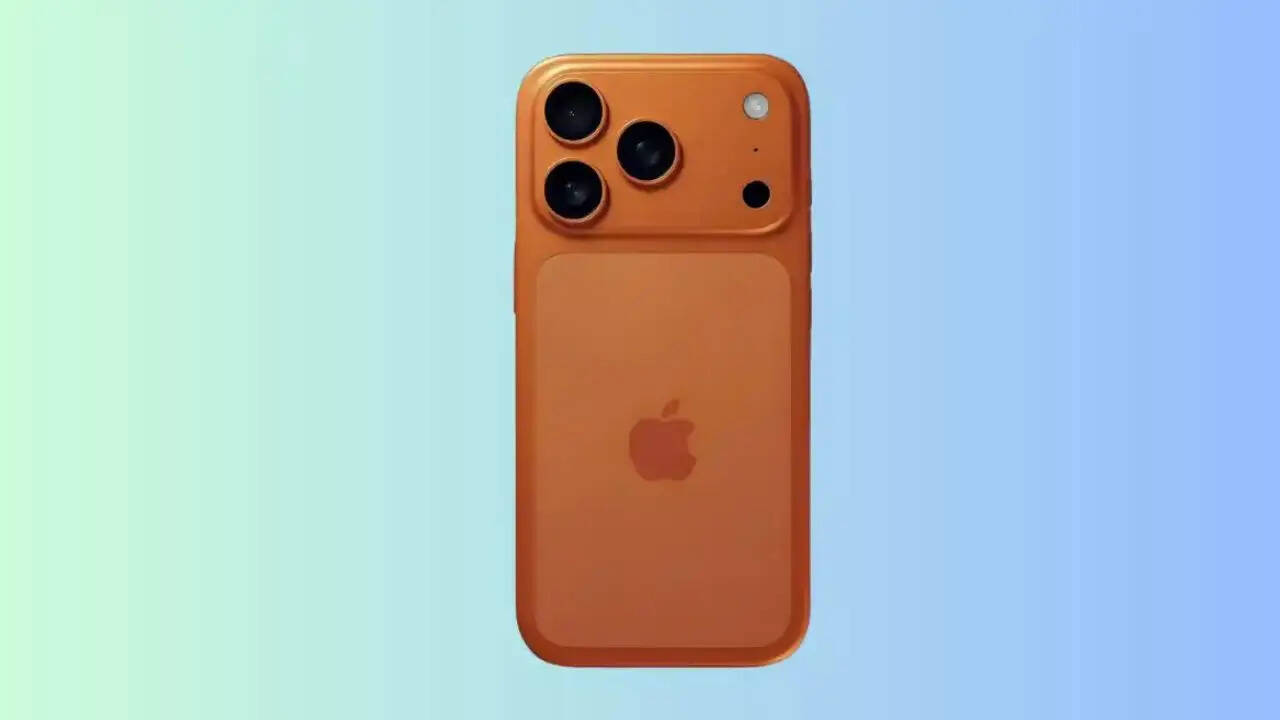 अगर आप iPhone 17 को खरीदने की प्लानिंग कर रहे हैं तो आपके लिए काम की खबर है। दरअसल एप्पल नई सीरीज से एक बड़ा फीचर हटा सकता है। लीक्स की मानें तो कंपनी iPhone 17 Series से सिम ट्रे को हटा सकती है। फोटो क्रेडिट-Digit