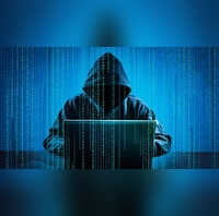 नोएडा पहलगाम आतंकियों को फंडिंग के नाम पर महिला से 44 लाख ऐंठे ठगों ने खुद को बताया था मुंबई क्राइम ब्रांच का अधिकारी