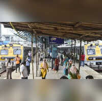 Mumbai News मुबई में 5 घंटे का जंबो ब्लॉक लोकल ट्रेन की स्पीड पर लगेगा ब्रेक फास्ट ट्रेनें भी स्लो लाइन पर चलेंगी