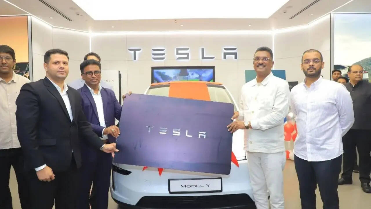 टेस्ला मॉडल Y की बुकिंग