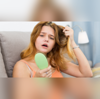 Health Tips बारिश के मौसम में क्यों बढ़ जाता है बालों का झड़ना जानिए इसके कारण और रोकथाम के आयुर्वेदिक उपाय