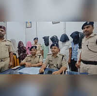 Patna News पटना में बच्चा चोरी करने वाले गैंग का भंडाफोड़ निसंतान दंपतियों को बेचे जाते थे मासूम पुलिस ने 8 लोगों को किया गिरफ्तार