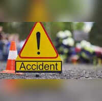 Dhanbad Accident धनबाद में बड़ा हादसा मजदूरों से भरी सर्विस वैन खाई में गिरी रेस्क्यू ऑपरेशन जारी