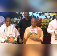 शिक्षक दिवस पर बड़ा ऐलान UP में टीचर्स और शिक्षामित्रों का होगा कैशलेस इलाज रसोइयों को भी मिलेगा लाभ