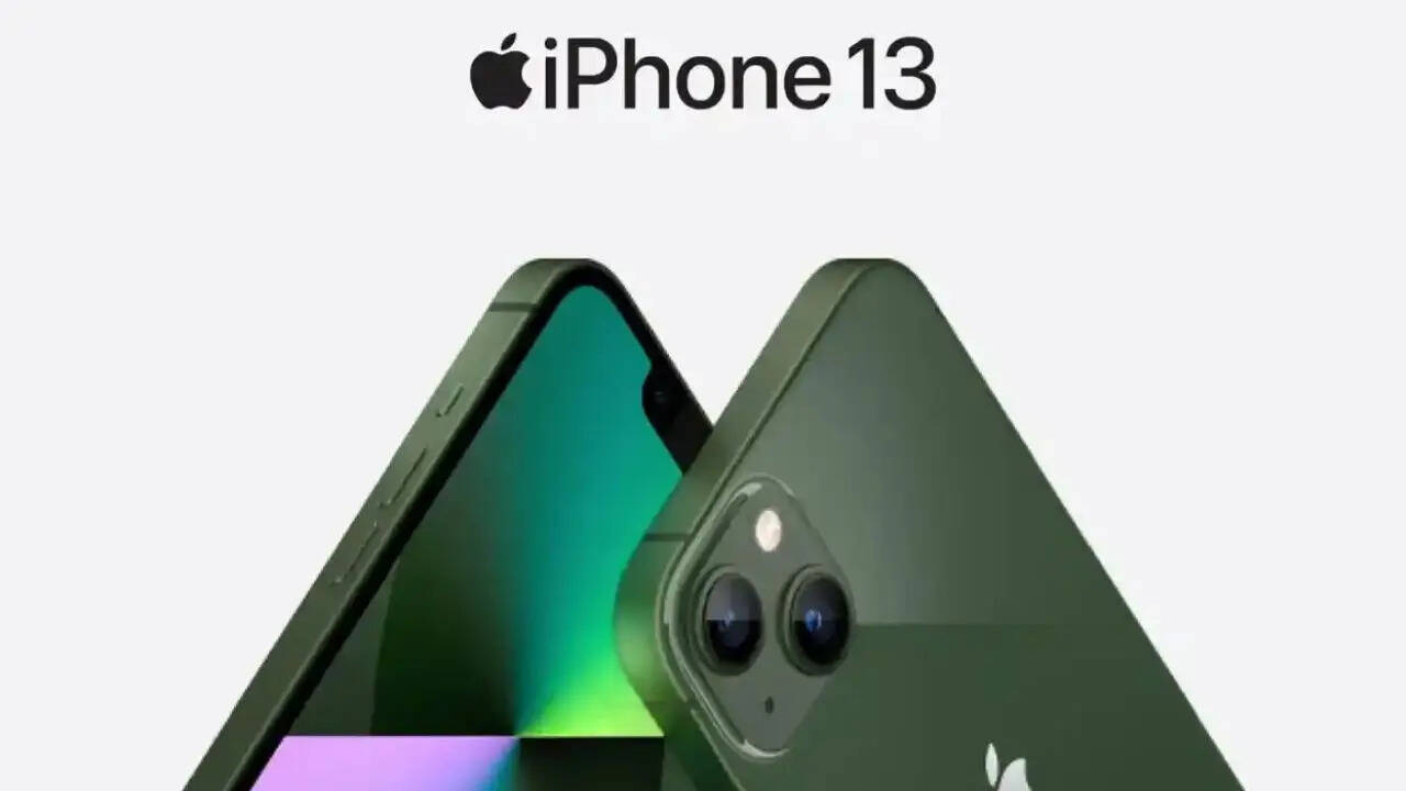 iPhone 13 के फीचर्स की बात करें तो इसमें आपको बैक पैनल में ग्लास और एल्यूमिनियम फ्रेम मिलता है। पानी और धूल से बचाने के लिए इसमें IP68 की रेटिंग दी गई है। इसमें आपको 61 इंच का सुपर रेटिना डिस्प्ले दिया गया है जिसमें डॉल्बी विजन HDR10 और 1200 निट्स की पीक ब्राइटनेस दी गई है। फोटो क्रेडिट- DigitApple