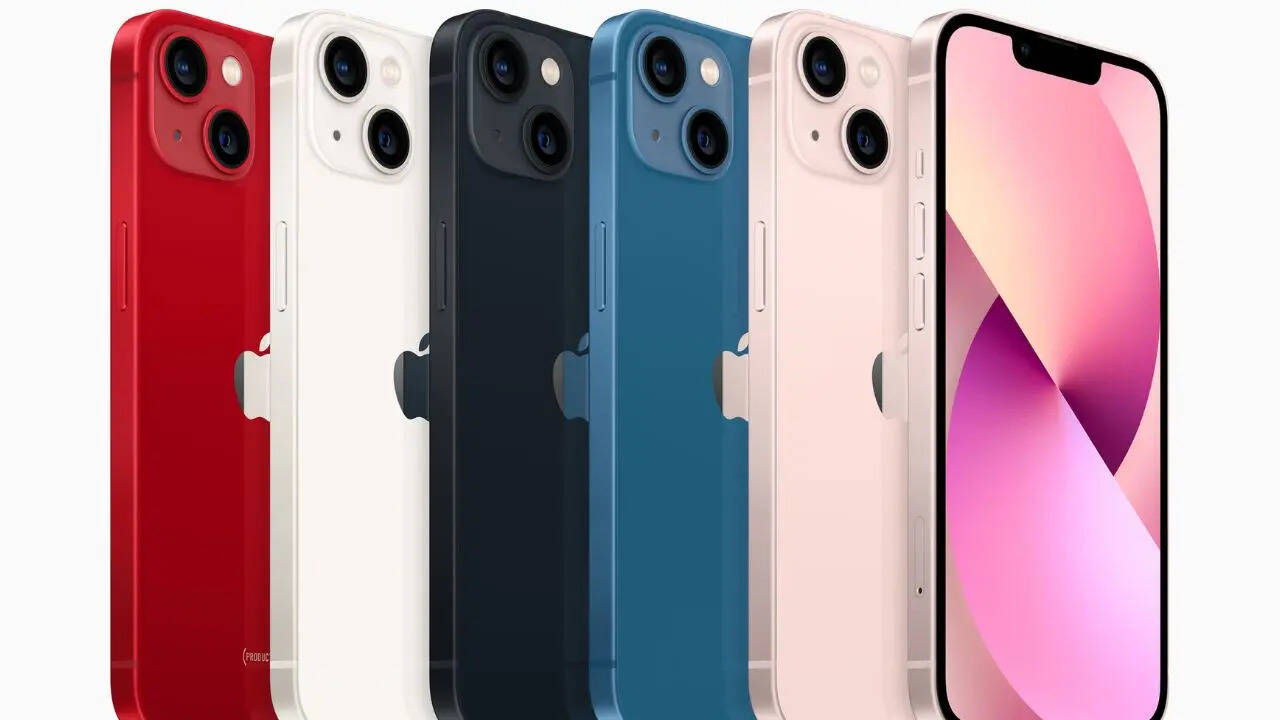 इस समय आप फ्लिपकार्ट से iPhone 13 को कौड़ियो के भाव में खरीदकर अपने घर ले जा सकते हैं। फ्लिपकार्ट ने इस आईफोन की कीमत में अब तक की सबसे बड़ी कटौती कर दी है। अब आपके पास इसे खरीदने का शानदार मौका है। फोटो क्रेडिट- DigitApple