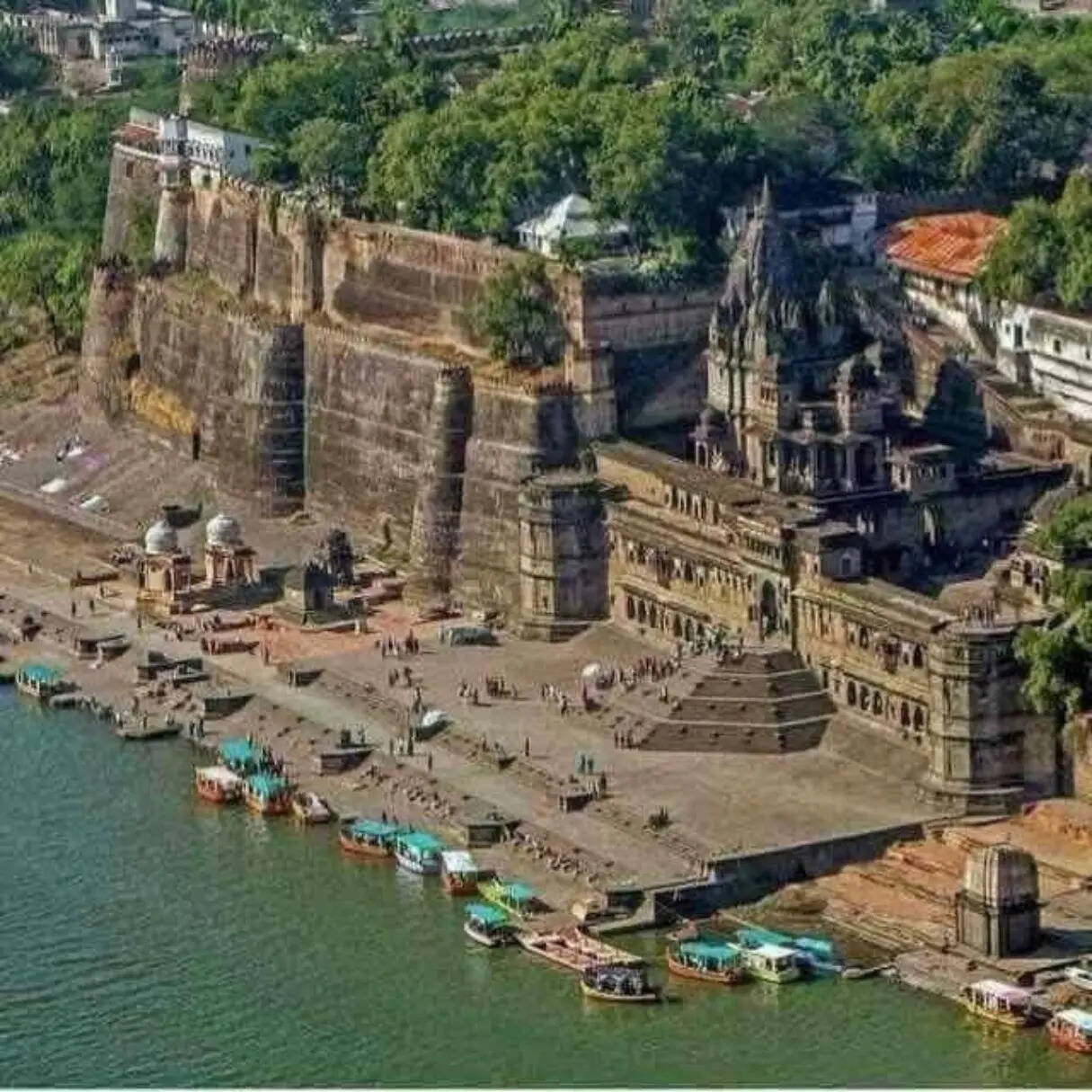 टूरिस्ट एक्टिविटी