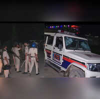 Bihar News वैशाली में कुल्फी वाले के साथ मारपीट बचाने गई पुलिस पर उग्र भीड़ ने किया हमला आधा दर्जन जवान घायल