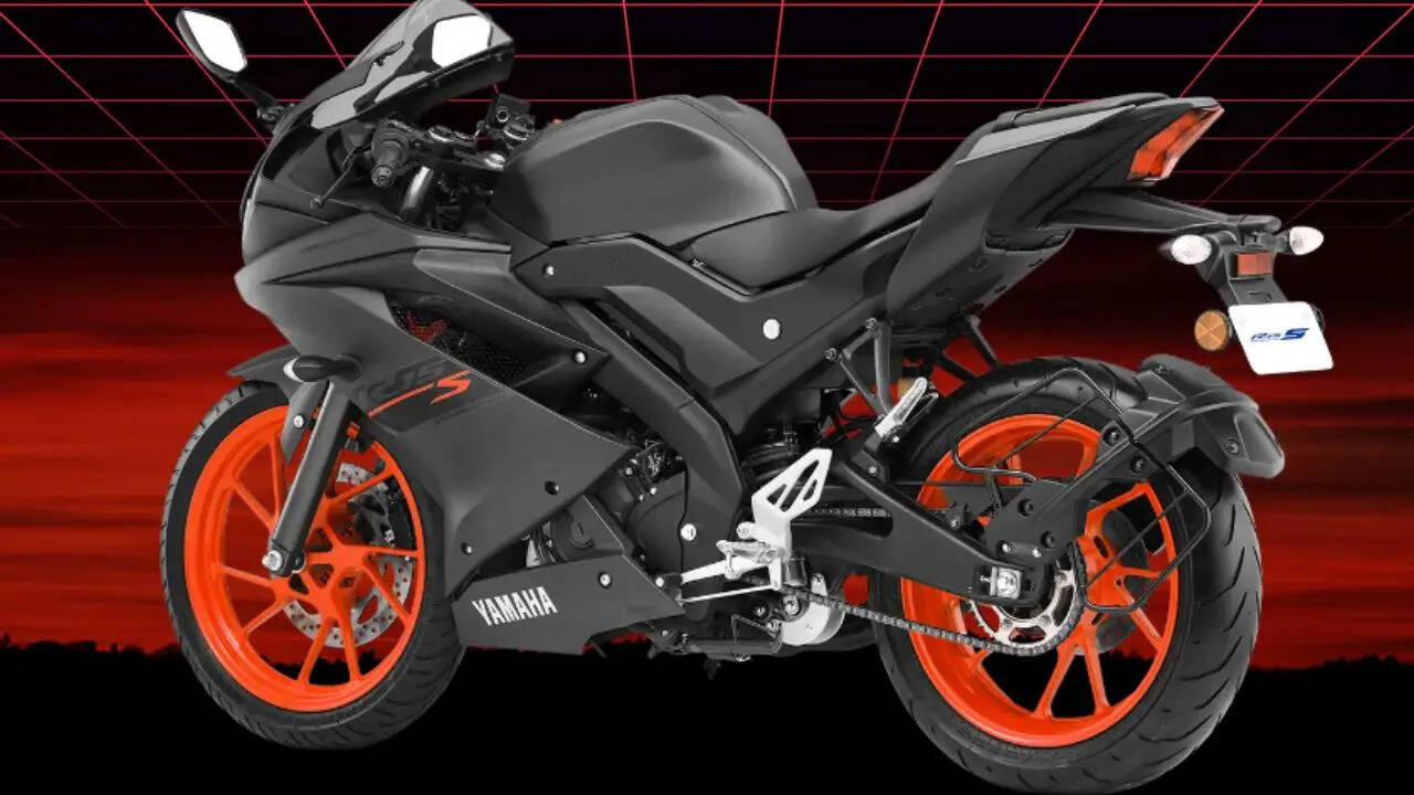 अगर अपडेट मॉडल्स की कीमत की बात करें तो Yamaha R15M मॉडल की एक्स शोरूम प्राइस 201000 रुपये रखी गई है। वहीं Yamaha R15 Version 4 की एक्स शोरूम कीमत 184770 रुपये है। अगर आप Yamaha R15S खरीदते हैं तो इसकी एक्स शोरूम कीमत 167830 रुपये है।फोटो क्रेडिट-Yamaha Motor India