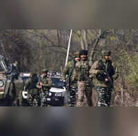 Kulgam Encounter जम्मू कश्मीर के कुलगाम में आतंकियों के साथ सुरक्षाबलों की मुठभेड़ 1 आतंकी ढेर एक जवान घायल