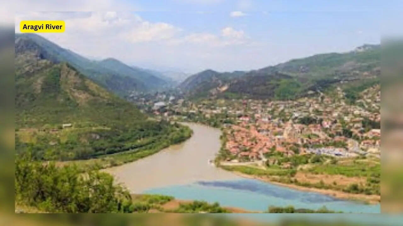 क्यों नहीं मिलता दोनों नदियों का पानी
