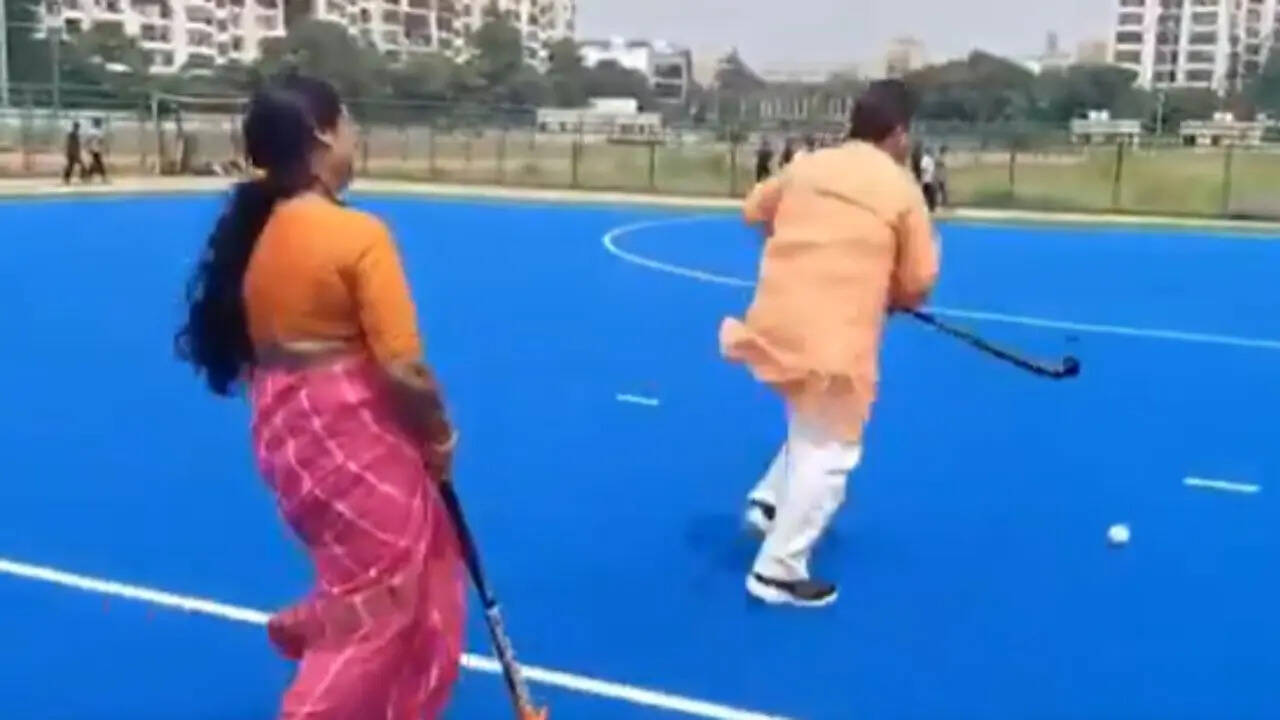 मंत्री जी चारों खाने हो गए चित्त