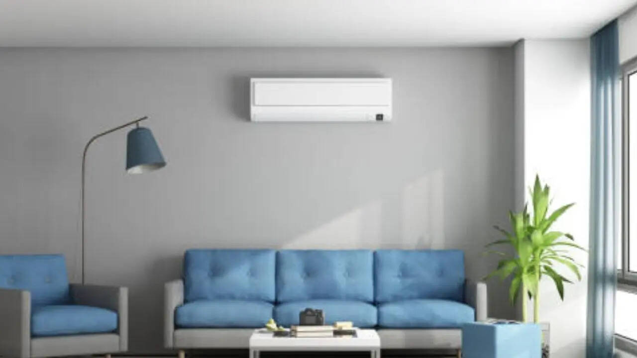 strongLG 15 Ton Split AC 3 Starstrong की कीमत फ्लिपकार्ट पर 78990 रुपये है। बिग बिलियन डेज सेल शुरू होने से पहले कंपनी ग्राहकों को इस पर 54 का डिस्काउंट ऑफर दे रही है। इस मैसिव प्राइस कट के बाद एलजी के इस स्प्लि एसी को आप सिर्फ 35990 रुपये में खरीदकर घर ले जा सकते हैं। इस इनवर्टर एसी में आपको फास्टर कूलिंग और एनर्जी सेविंग जैसे फीचर्स मिलते हैं।