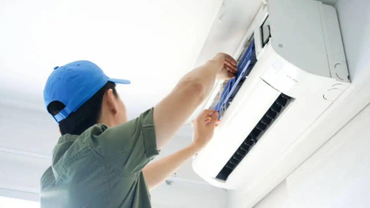 strongDaikin 1 Ton Split AC 3 Starstrong को फ्लिपकार्ट पर 48200 रुपये की कीमत में लिस्ट किया गया है। बिग बिलियन डेज सेल शुरू होने से पहले ग्राहकों को इस पर कंपनी 30 का डिस्काउंट दे रही है। इस ऑफर के साथ आप इसे सिर्फ 33490 रुपये में खरीदकर घर ले जा सकते हैं। यह एक इनवर्टर स्प्लिट एसी है।