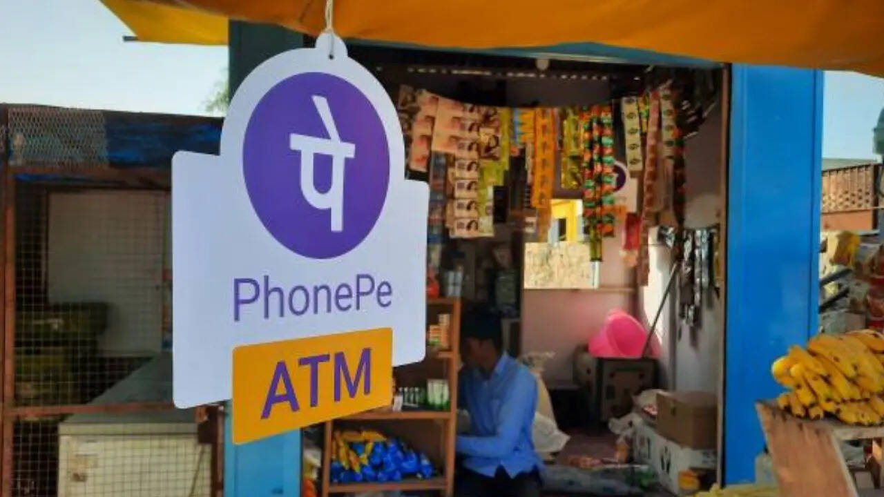 राष्ट्रीय भुगतान निगम यानी NPCI की तरफ से ऐलान किया गया है कि 15 सितंबर से यूपीआई ट्राजैंक्शन की नई सीमाएं लागू की जाएंगी। इन नियमों का असर आम जनता से लेकर बड़े दुकानदार और व्यापारियों पर पड़ेगा। 