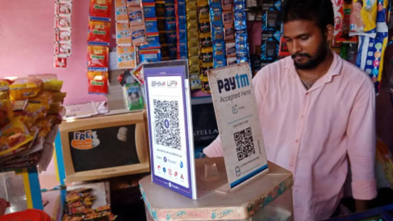 अगर आप Google Pay, PhonePe, Paytm, या फिर Bhim UPI का इस्तेमाल ऑनलाइन ट्रांजैक्शन के लिए करते हैं तो आपके लिए काम की खबर है। तीन दिन बाद यानी 15 सितंबर से यूपीआई ट्राजैंक्शन के नियम बदलने जा रहे हैं। 