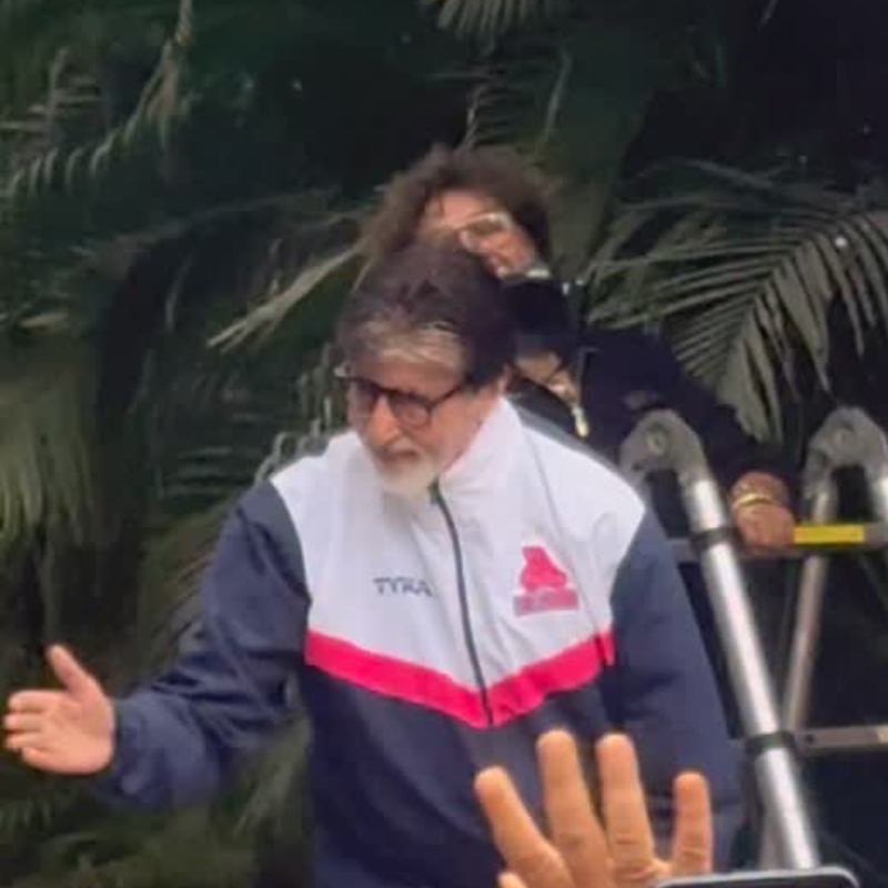 फैंस के बीच आए आमिताभ बच्चन