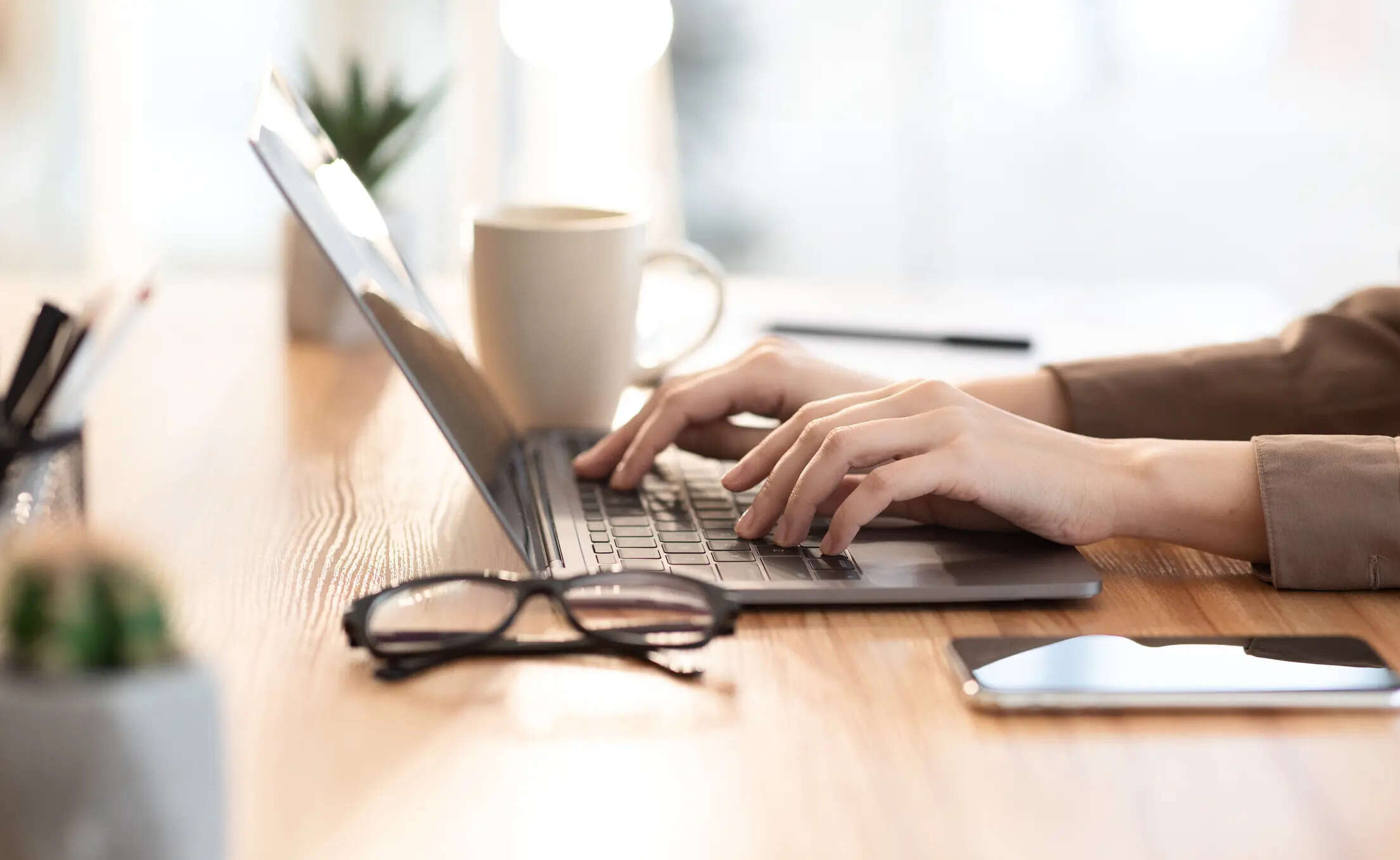 समस्या को हल करने के लिए डिजाइन था QWERTY लेआउट