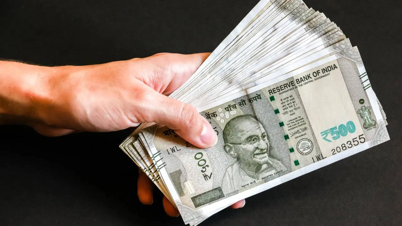 ​आयोग के नियम और निर्णयों में देरी​