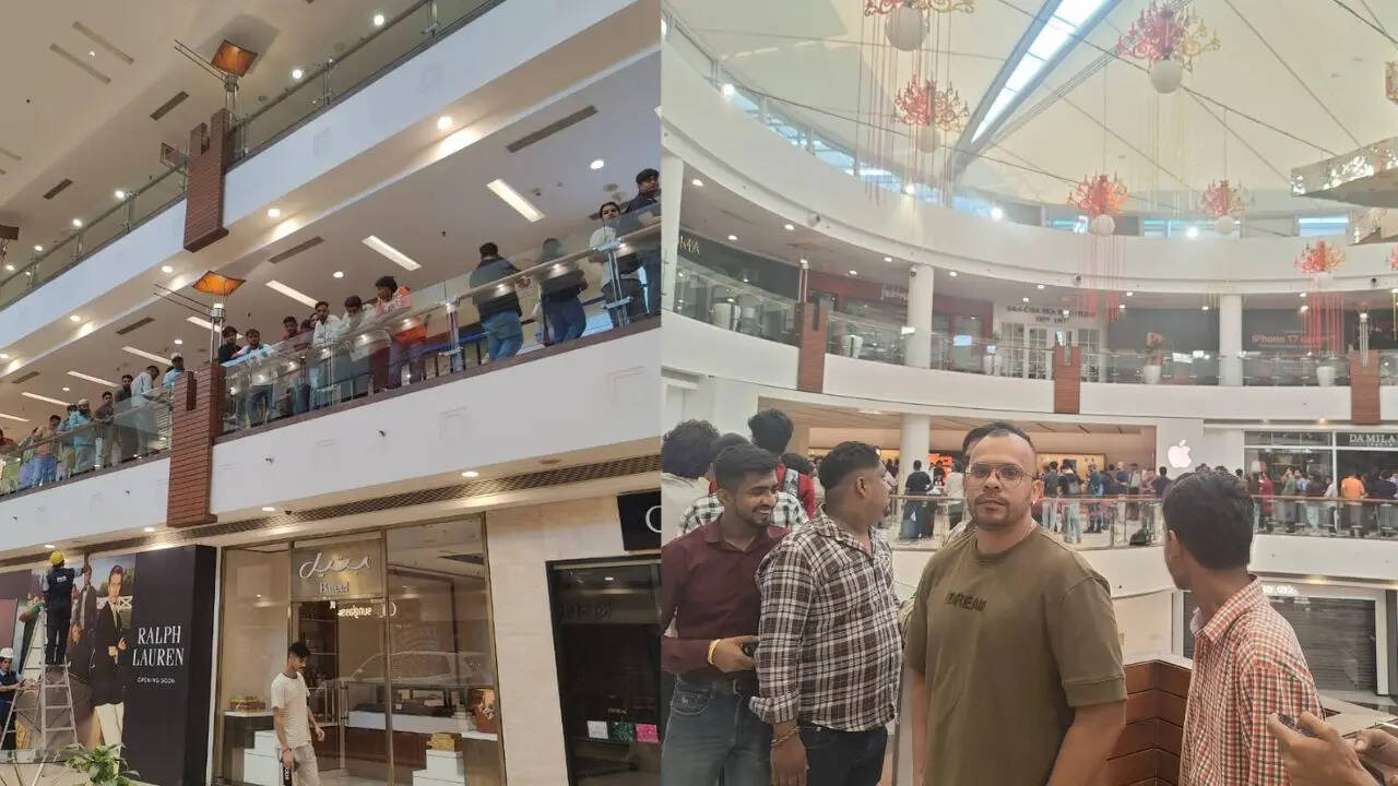 अगर आप फेस्टिव सीजन में नया आईफोन खरीदने की प्लानिंग कर रहे हैं तो आपके लिए अच्छी खबर है। Apple ने आज 19 सितंबर से iPhone 17 सीरीज को बिक्री के लिए उपलब्ध करा दिया है। हर बार की ही तरह इस बार भी लेटेस्ट आईफोन्स के लिए फैंस में गजब की दीवानगी देखने को मिली। 