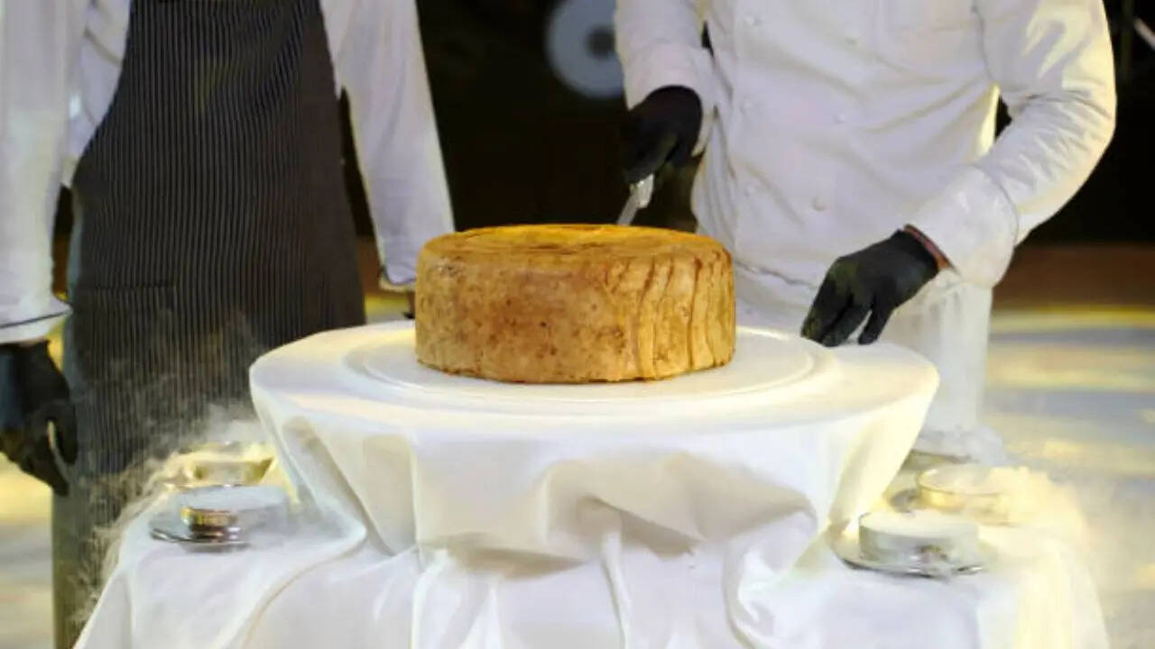 World Oldest Birthday Cake 4000 Year Old Egyptian Cake Facts and History
