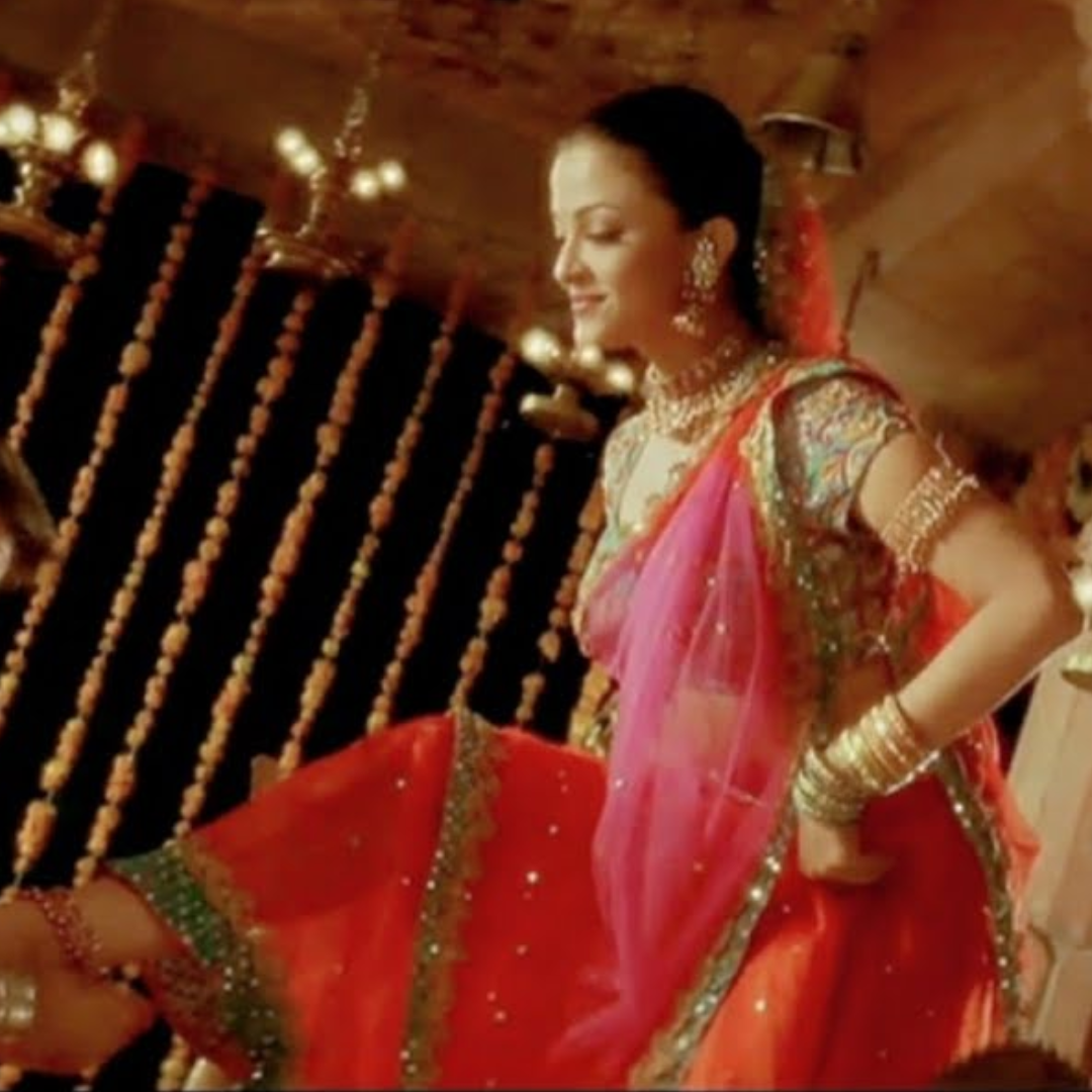 Fashion Flashback: 26 सालों पहले इस लहंगे में गुजराती गोरी बनीं थीं  ऐश्वर्या, ढोली के ढोल पर खूब मटकाई थी कमर.. ये रही Photos