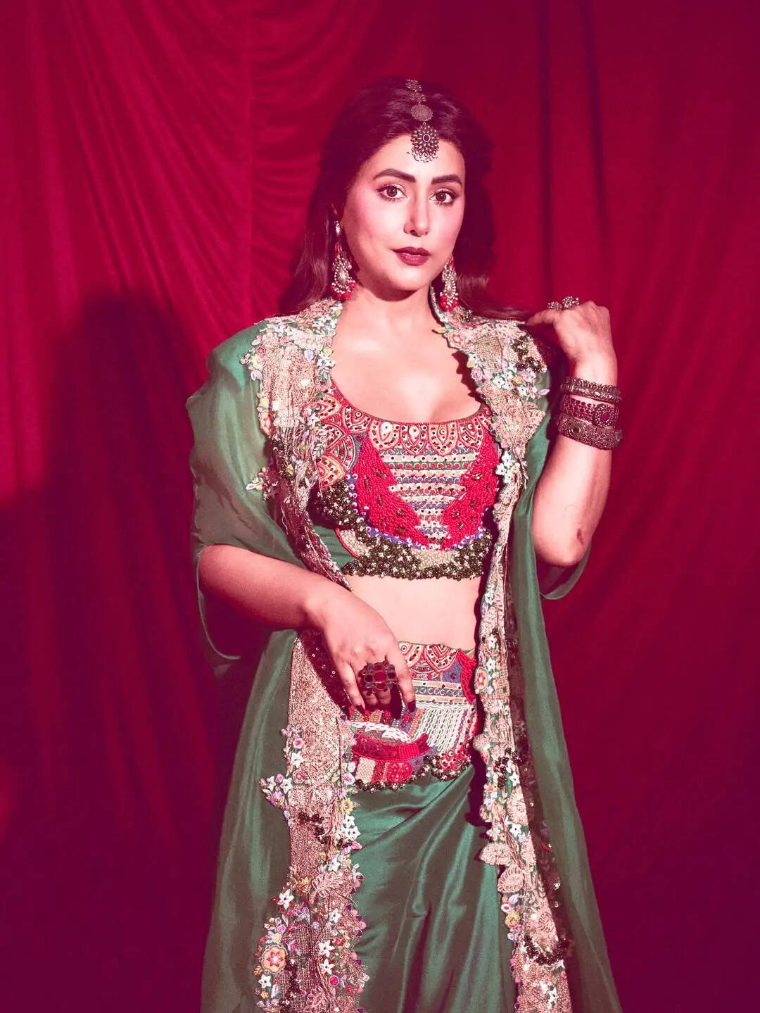  हिना खान की अदाओं ने लूटी महफिल