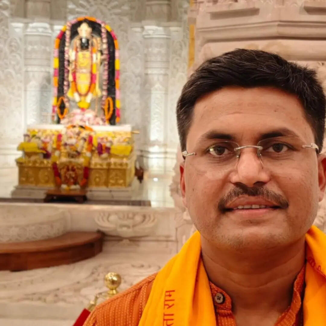 अवनीश शरण को मिली थी असफलता