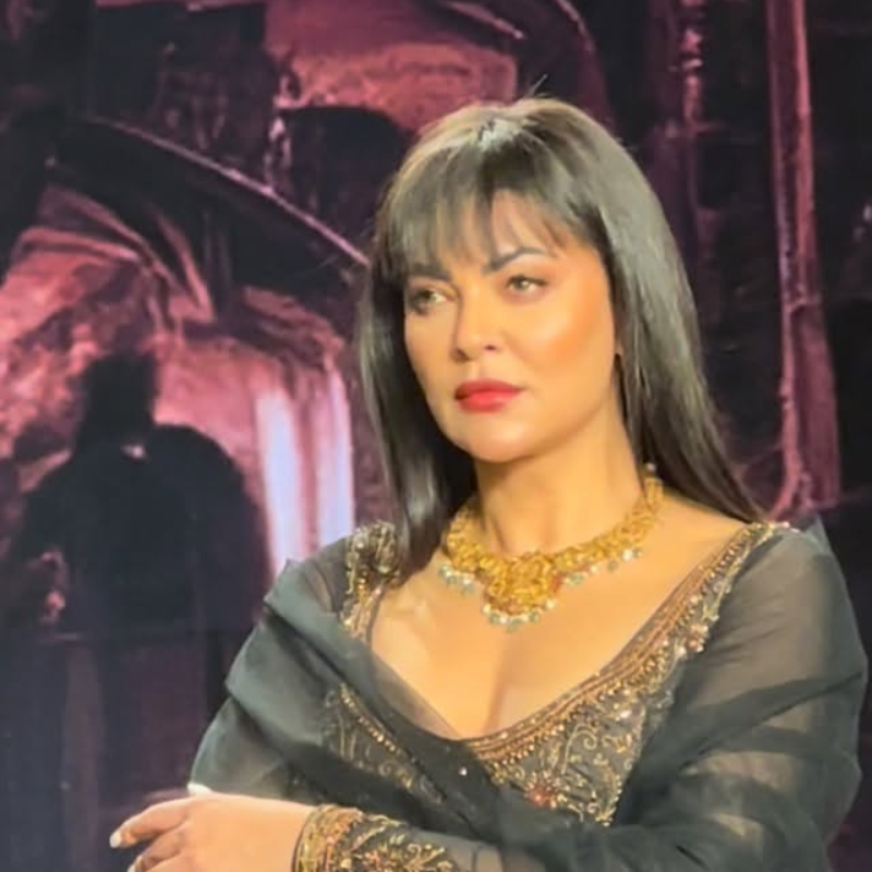 धांसू लुक में नजर आईं सुष्मिता सेन