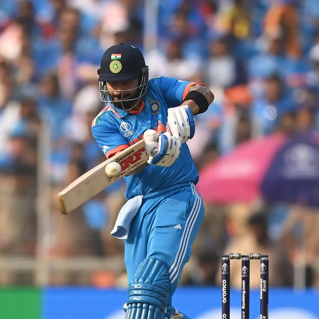 विराट की एक झलक पाने के लिए पागल 