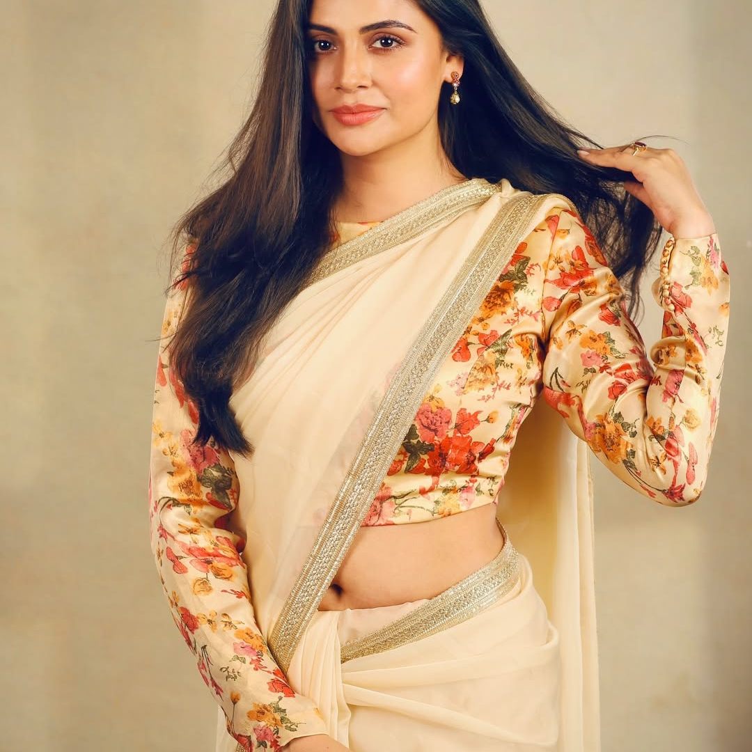 जरी बॉर्डर साड़ी