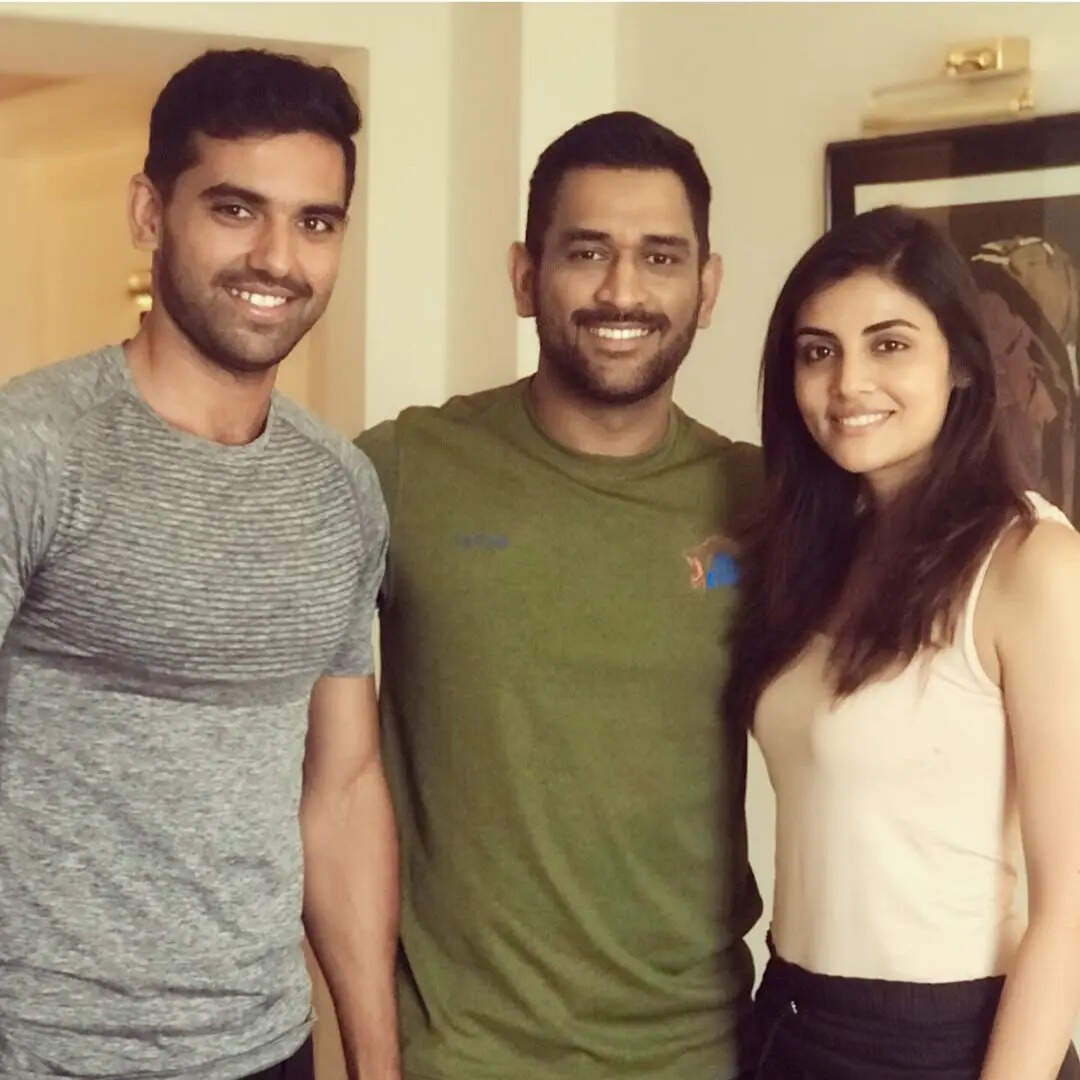 एमएस धोनी की फैनगर्ल