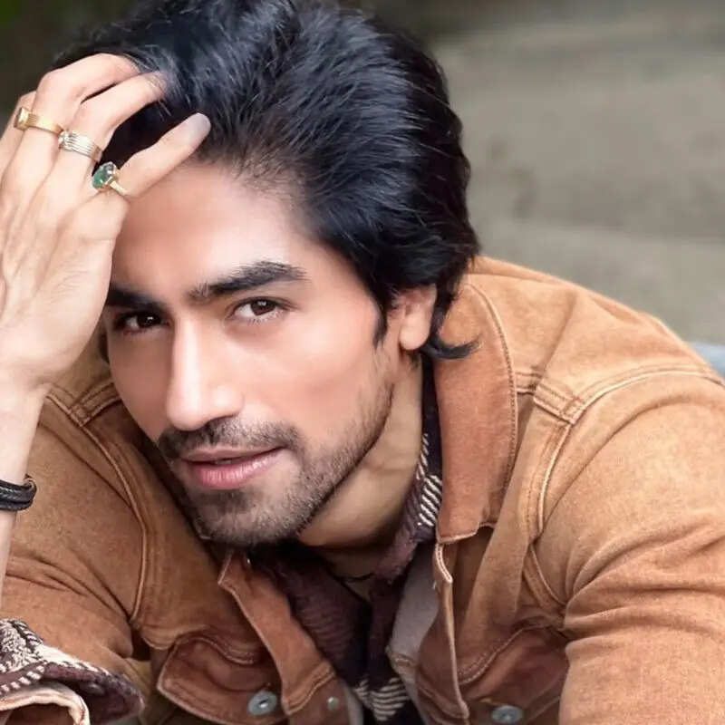 लेटेस्ट फोटोशूट से हर्षद चोपड़ा ने बढ़ाया इंटरनेट का पारा