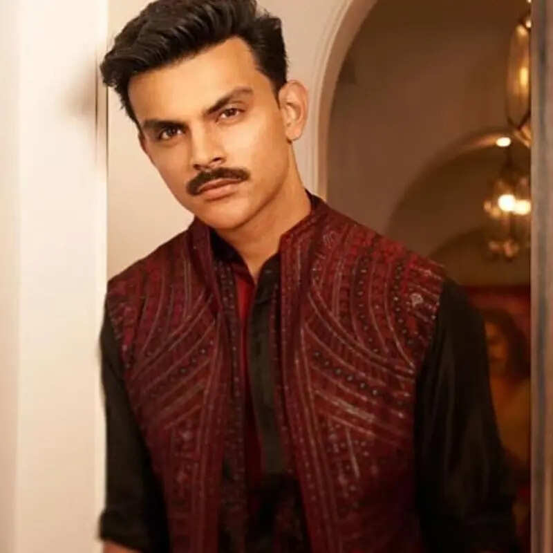 वीर पहाड़िया