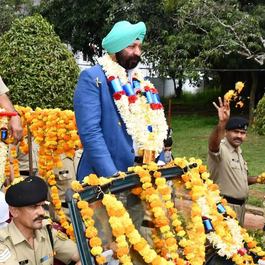 तेजतर्रार रणनीति वाले अधिकारी