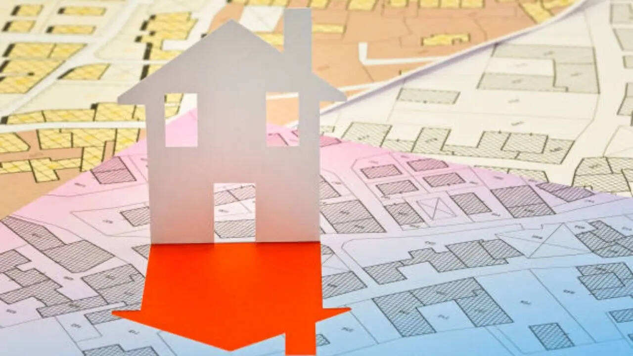 नोएडा में 30000 प्लॉट आवंटित केवल 1500 पर आंशिक निर्माण