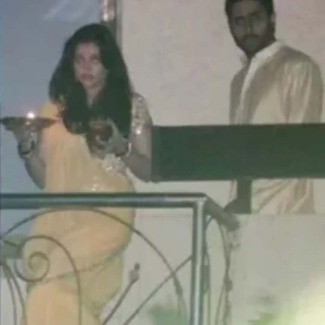 थाली-करवा के साथ फोटो