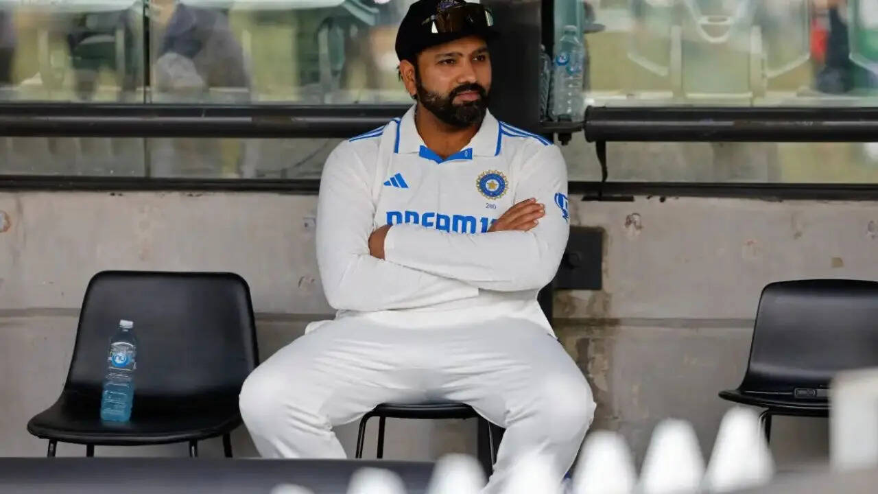 रोहित शर्मा के कार कलेक्शन में शामिल होने वाली Tesla Model Y एक मिड साइज इलेक्ट्रिक SUV है  जो कि Tesla Model 3 से इंस्पायर्ड है। रोहित की नई कार का वीडियो इस समय सोशल मीडिया में जोरों से वायर हो रहा है। उनकी इस नई कार की फैंस जमकर तारीफ कर रहे हैं।