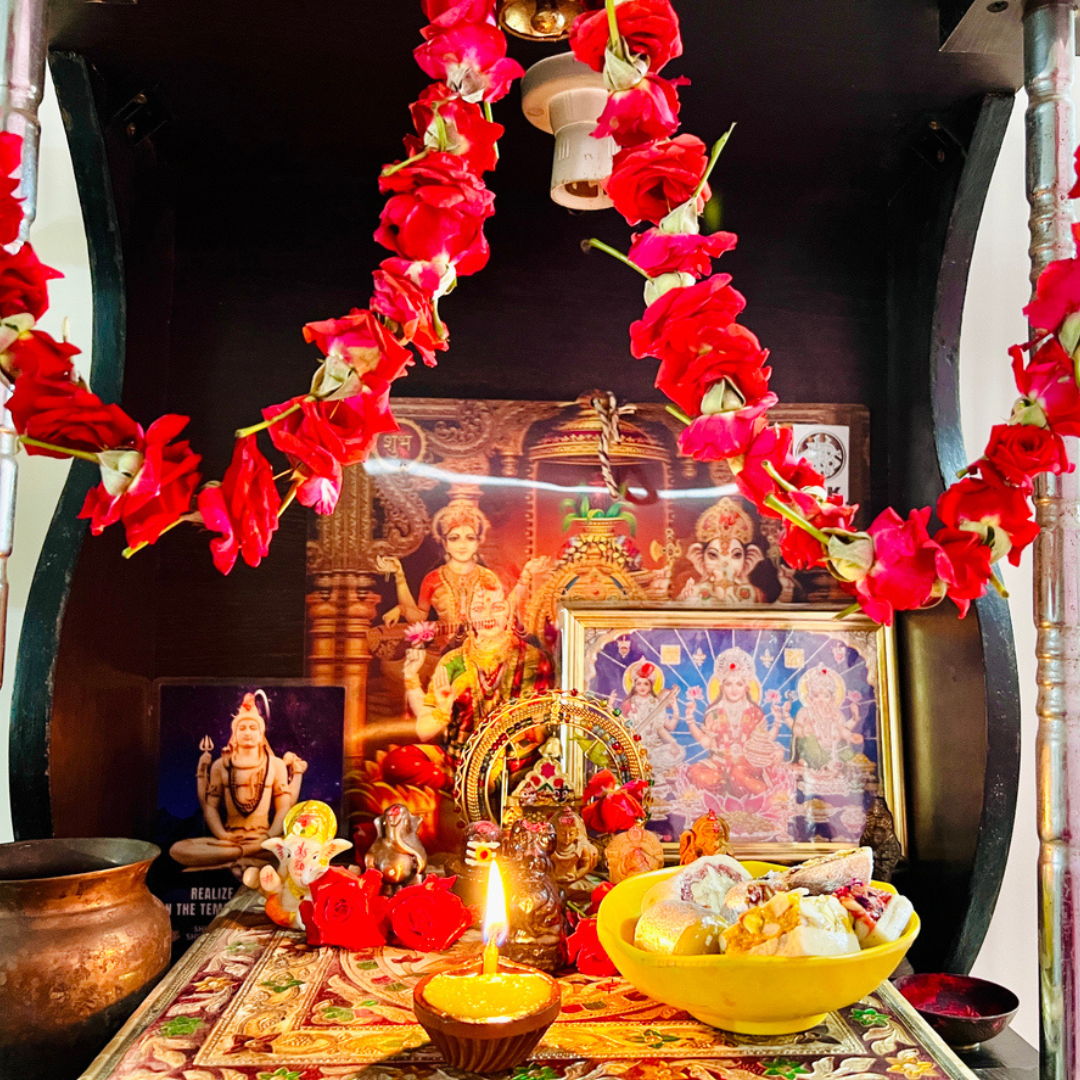 ​तिजोरी और पूजास्थल की सफाई​