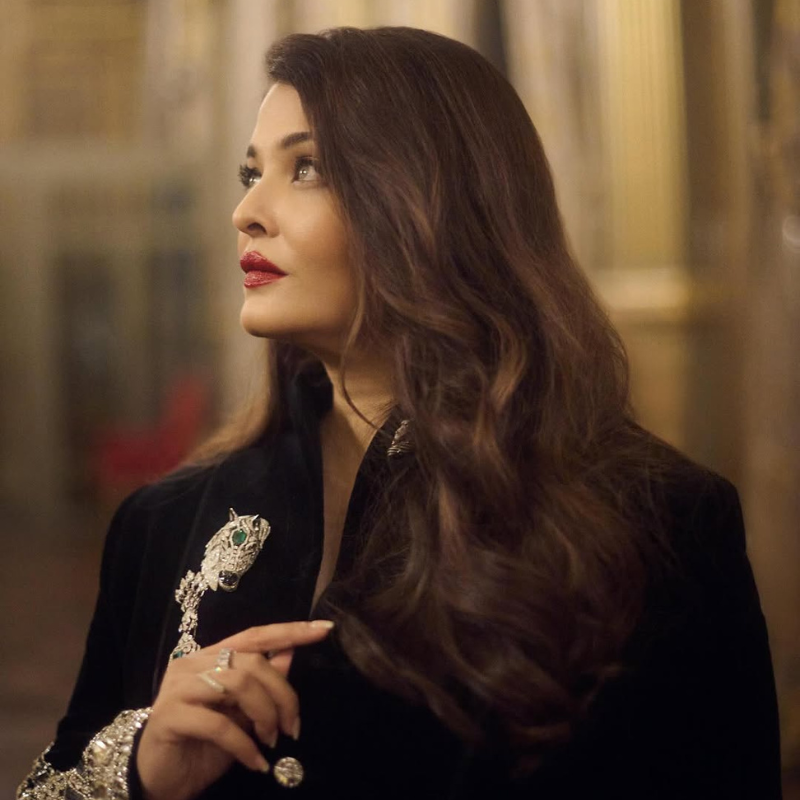 ऐश्वर्या ने दिए किलर पोज