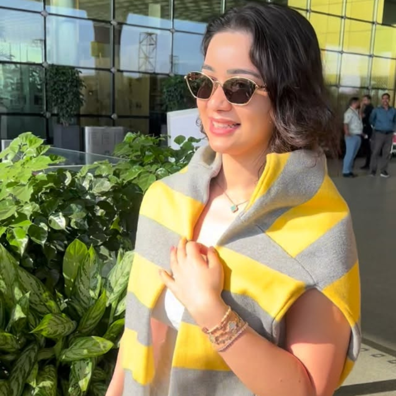 एयरपोर्ट पर स्पॉट हुईं सारा