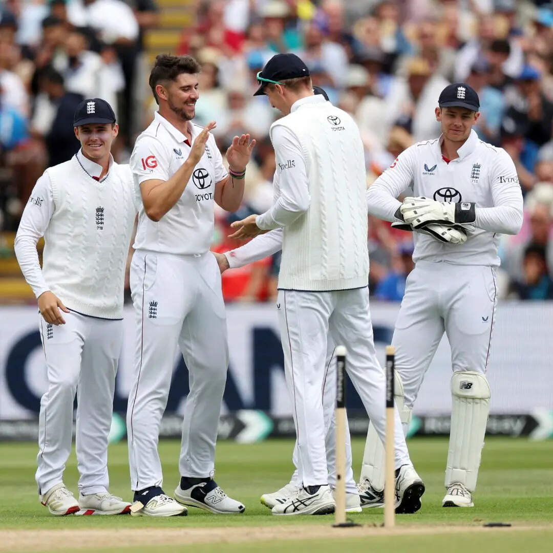 पांचवें नंबर पर पहुंची इंग्लैंड क्रिकेट टीम